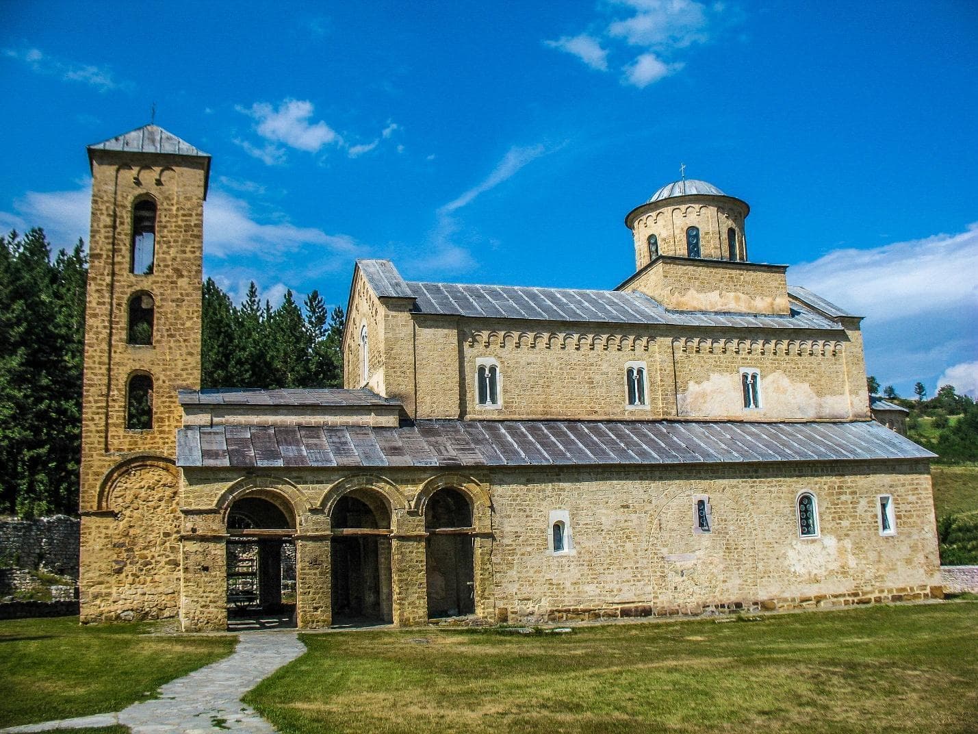 Manastir Sopoćani, pogled sa juga